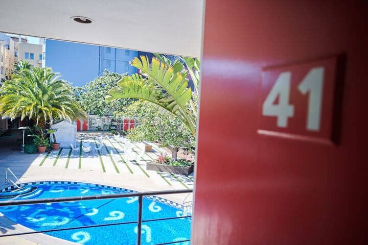 Room 11 of 103