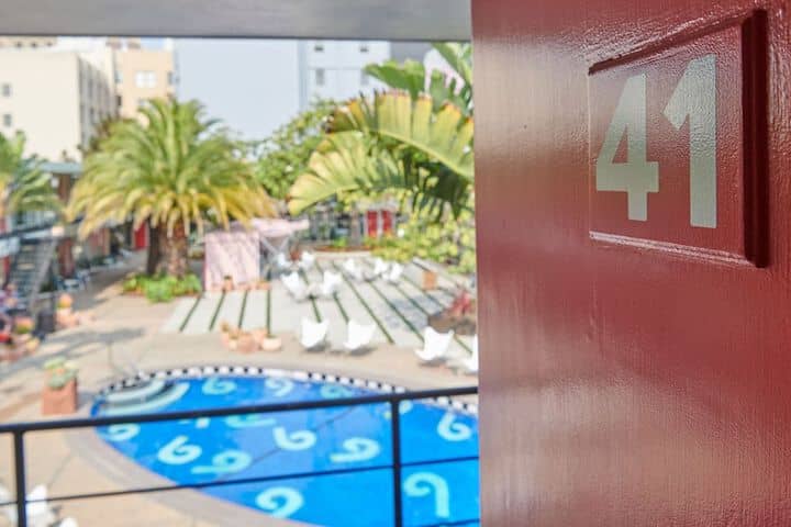 Room 52 of 103